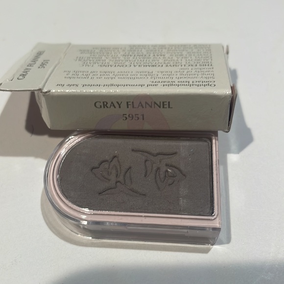 NWT Mary Kay Powder Perfect Eye Color - Gray Flannel - Picture 2 of 2